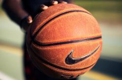 开云体育平台APP-铁幕下的绿衫军，凯尔特人防守绞杀猛龙的季后赛焦点战解析