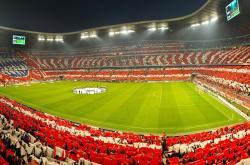 开云下载-中场绞肉机，威廉姆斯鏖战雷诺，佩雷兹一骑绝尘惊艳四座