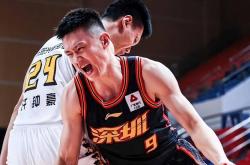 开云体育下载-CBA赛场上瞬息万变，球员们面对挑战勇往直前的简单介绍