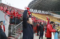 开云体育下载-重伤回归球员再次闪亮，带领球队胜利收官