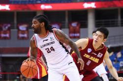 开云体育官网-实力强队在比赛中吃败仗，冠军之路蜿蜒曲折