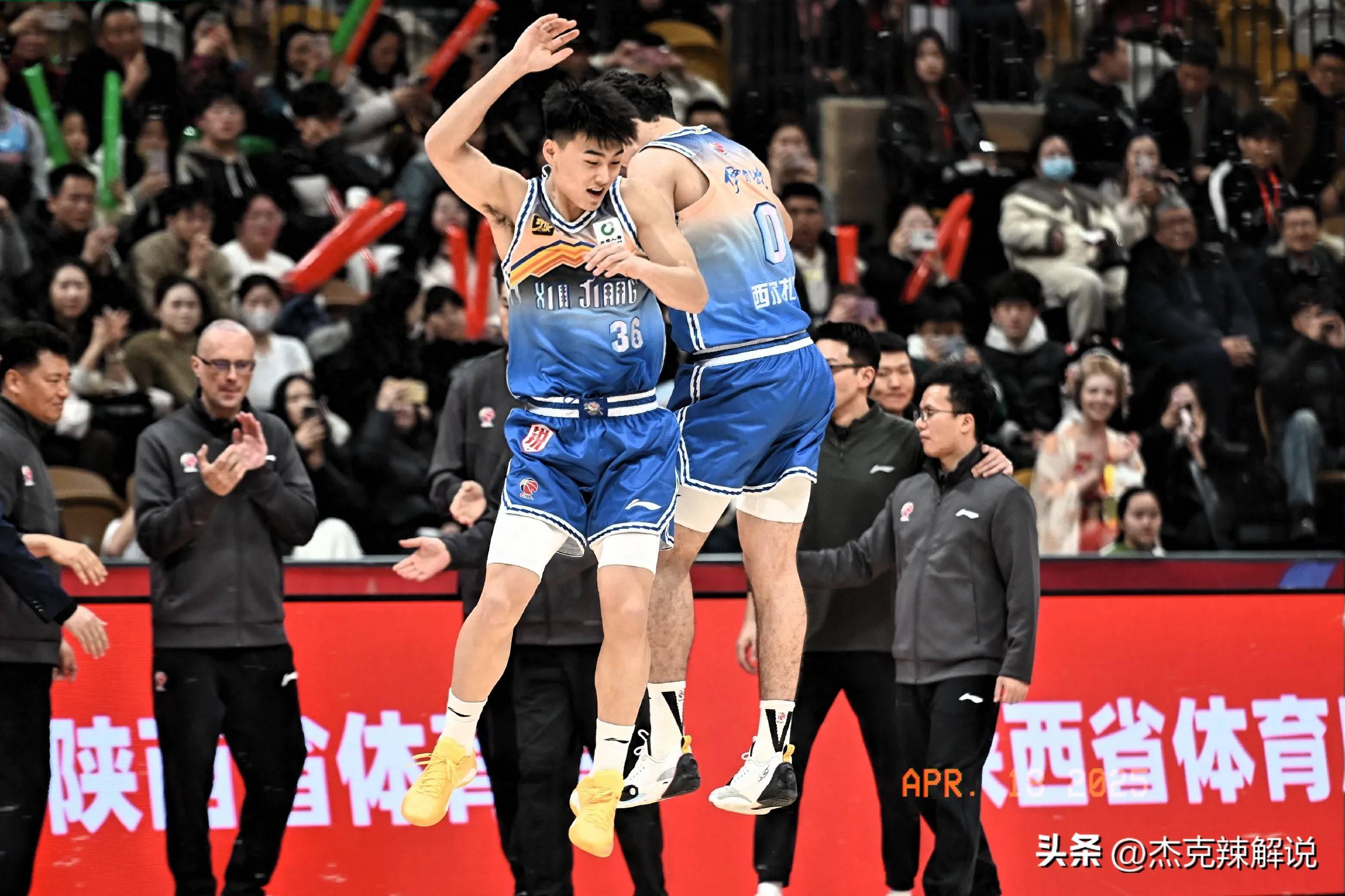 关于新疆主帅赞扬球队配合，连胜庆祝季后赛提前入场的信息