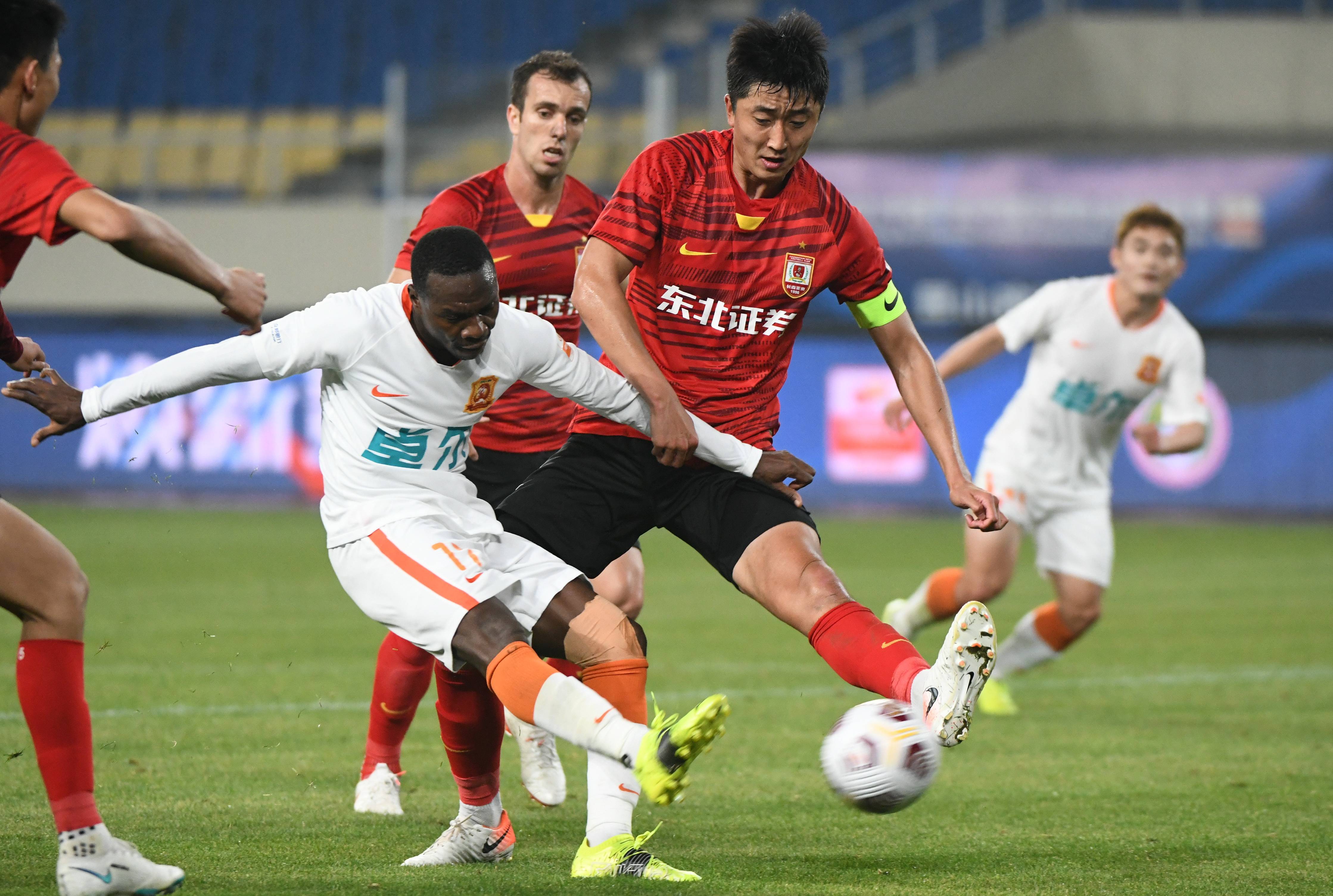 拜仁慕尼黑大胜对手，继续保持领先