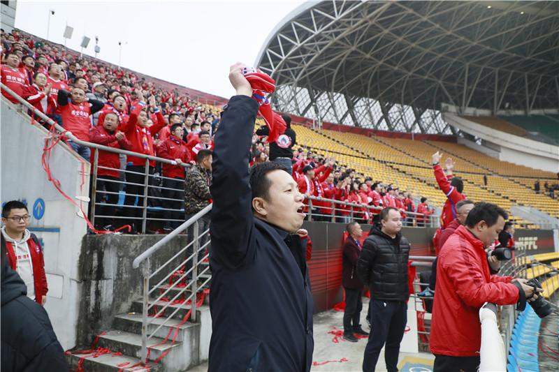 重伤回归球员再次闪亮,带领球队胜利收官 重伤回归球员再次闪亮,带领球队胜利收官