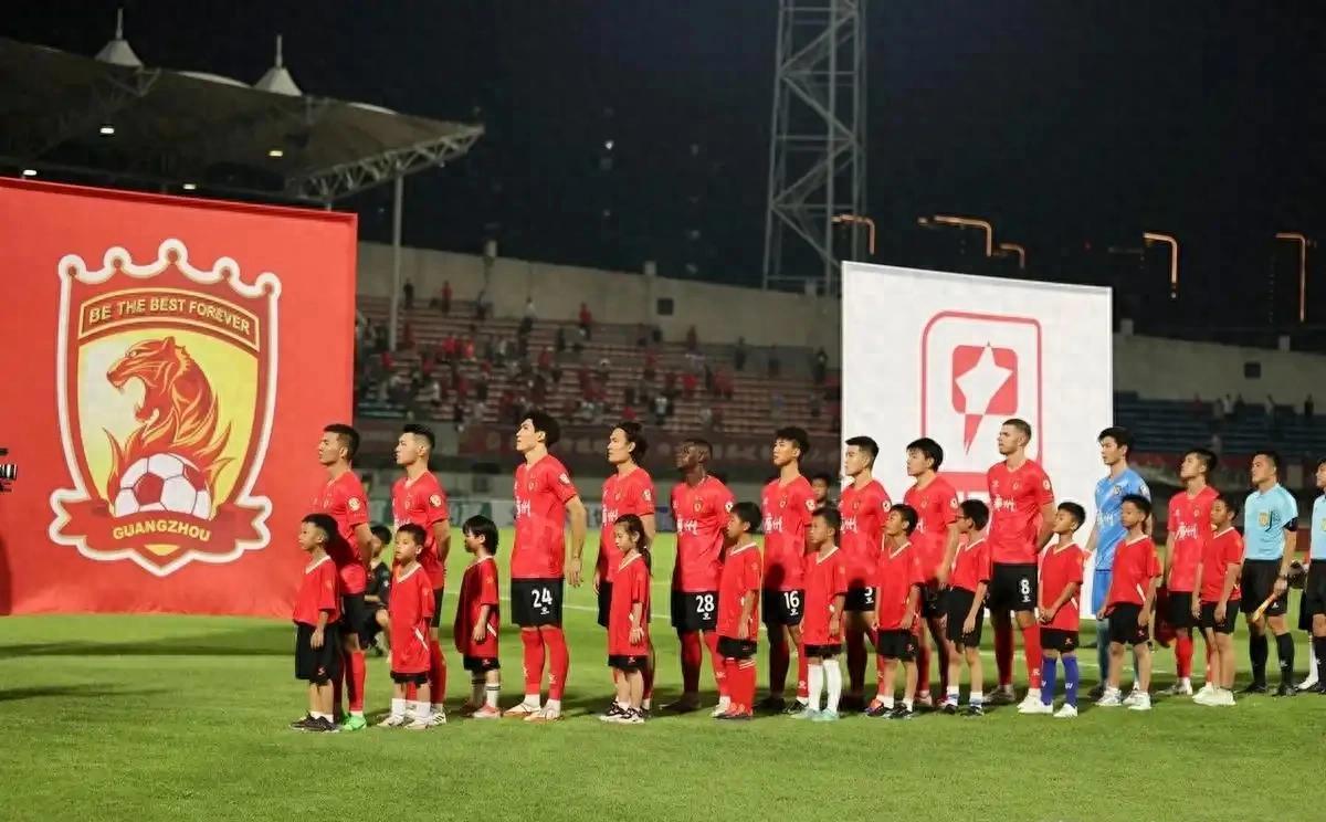 包含广州队主场告捷,球迷热情庆祝胜利的词条 包含广州队主场告捷,球迷热情庆祝胜利的词条