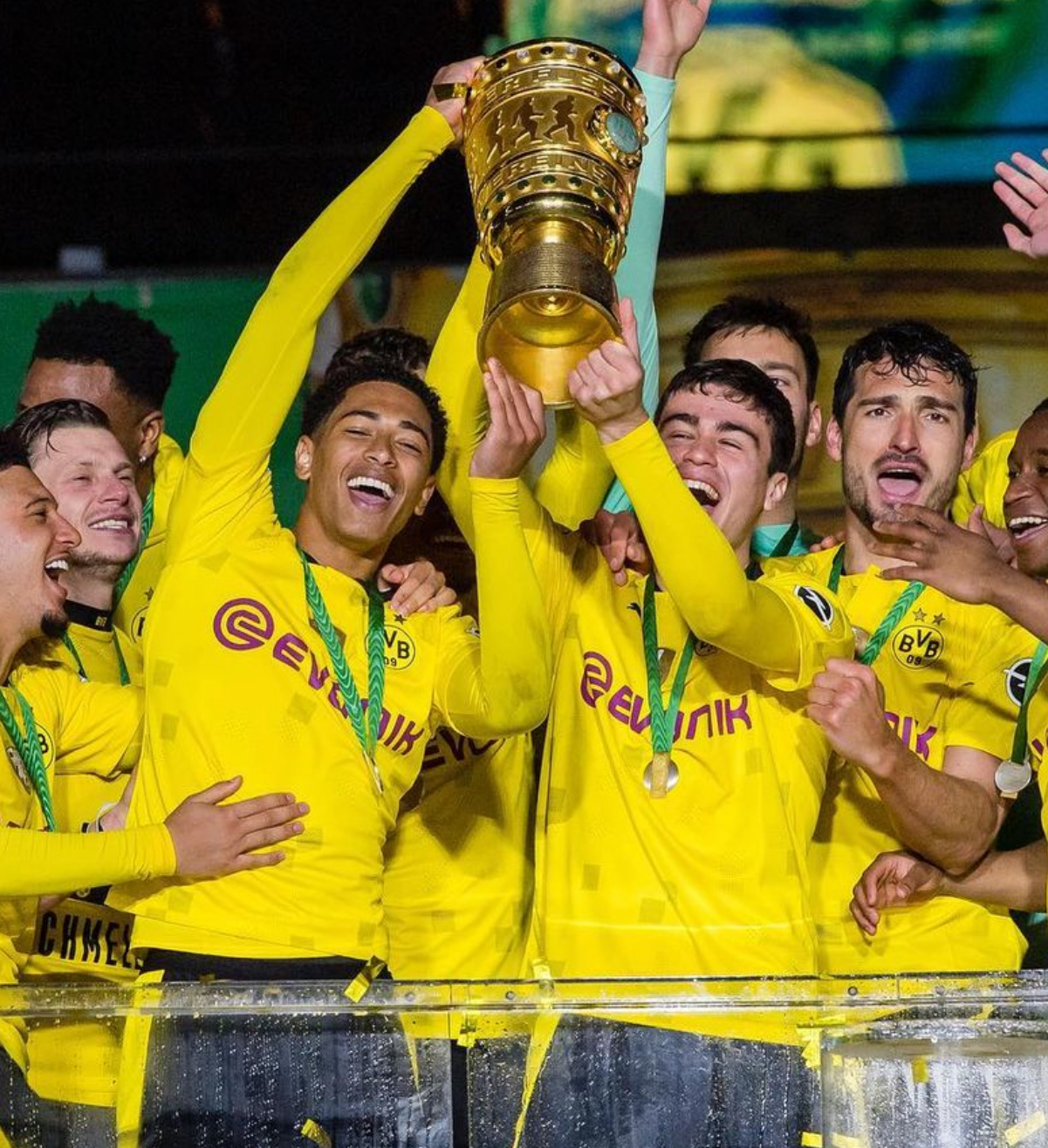 非洲代表队斩获殊荣,喜笑颜开 非洲代表队斩获殊荣,喜笑颜开