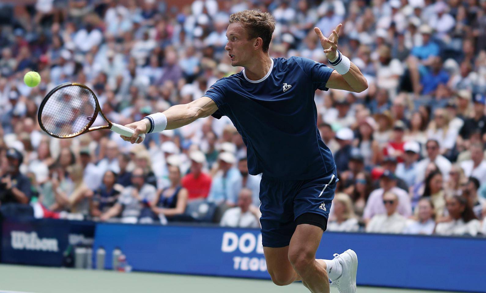 西班牙4-0乌克兰：欧锦赛预选赛状态火热