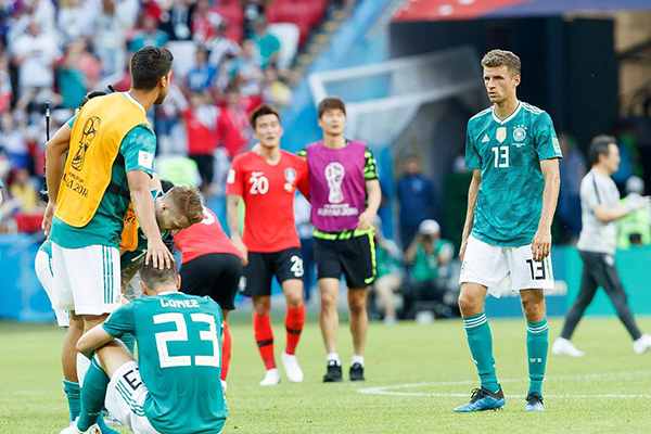 荷兰队遭遇挑战，如何击败德国队夺得冠军？