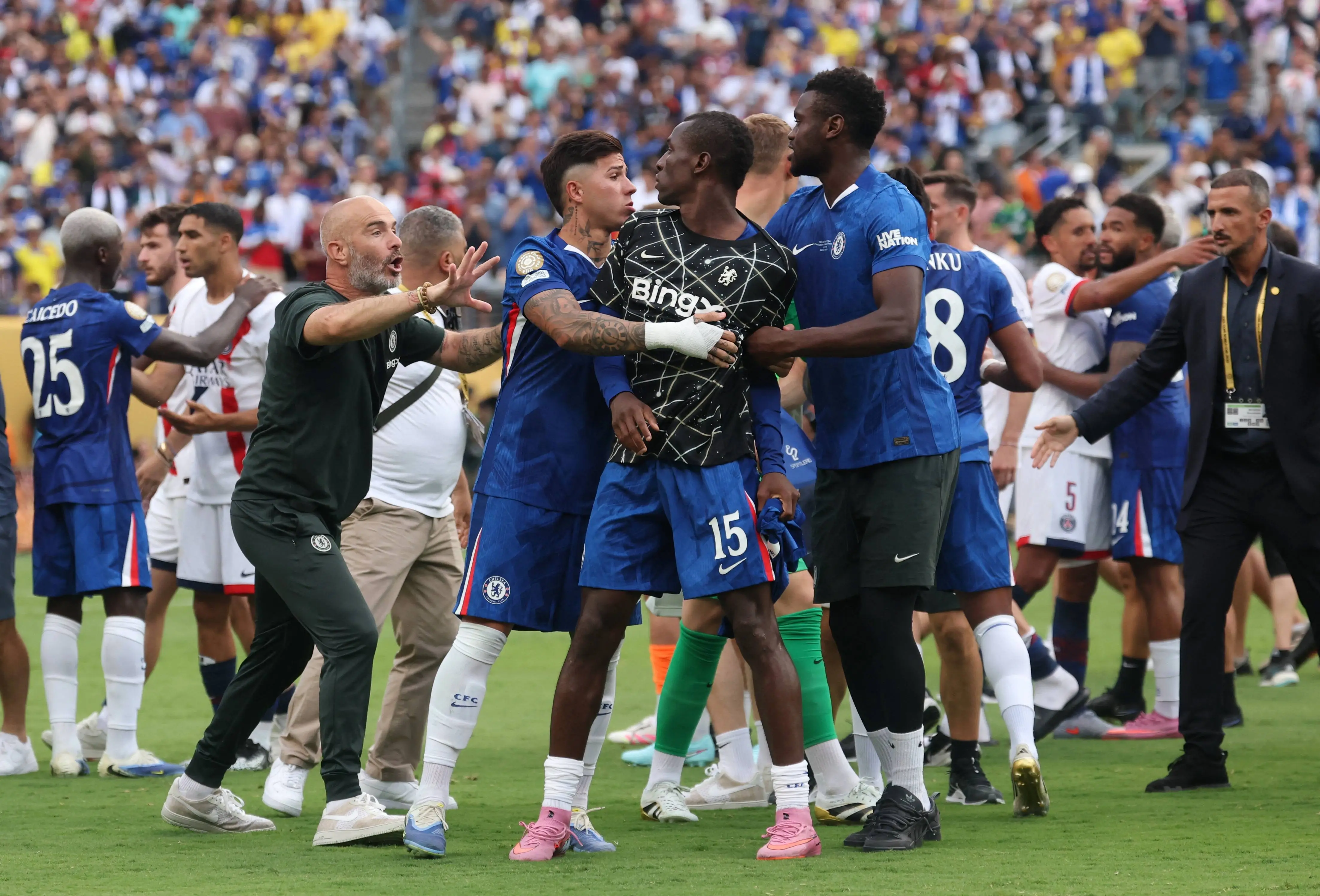 切尔西客场不敌博尔顿,遭遇两连败 切尔西客场不敌博尔顿,遭遇两连败