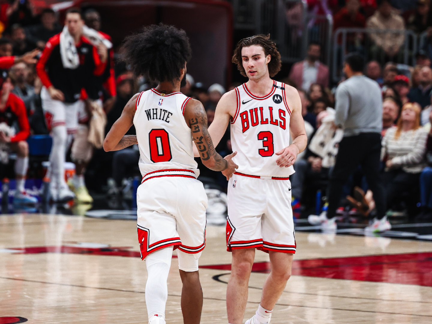 猛龙险胜鹈鹕，范弗利特惊艳四座