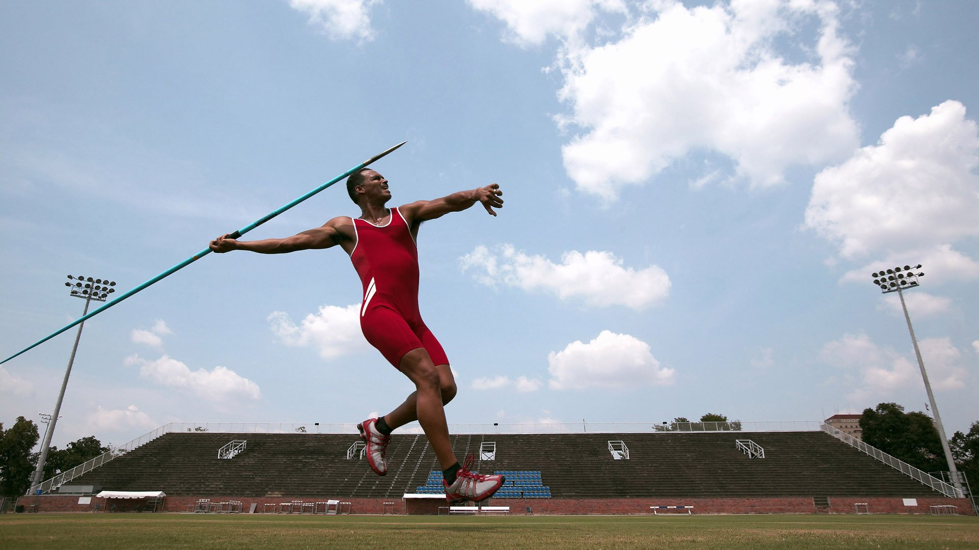 历史性对决，塞维利亚的完美压制与中国足球的阵痛反思