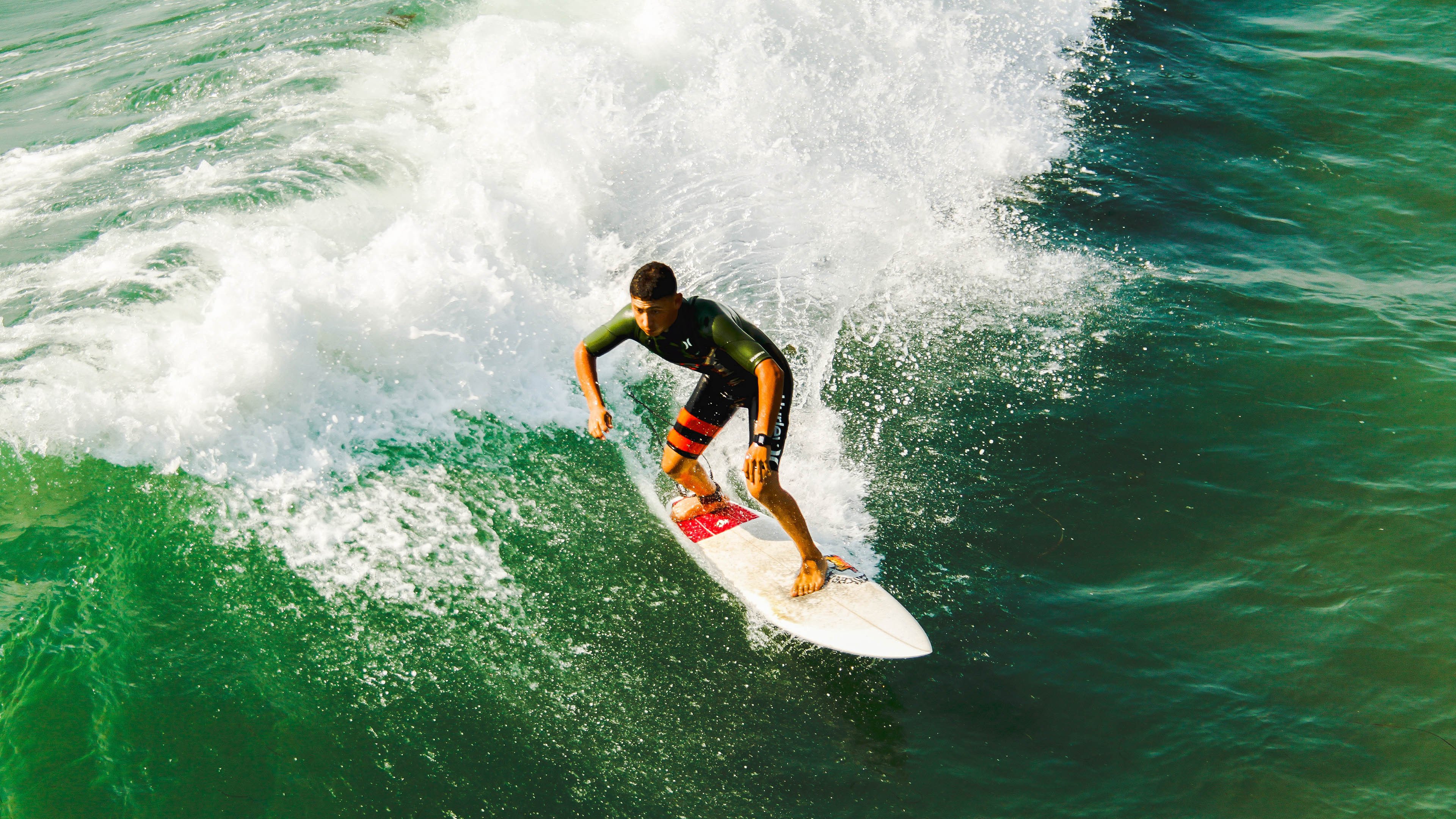 黄金长城屹立不倒!胡金秋狂揽33+16,四川末节上演20分惊天逆转,浇灭快船