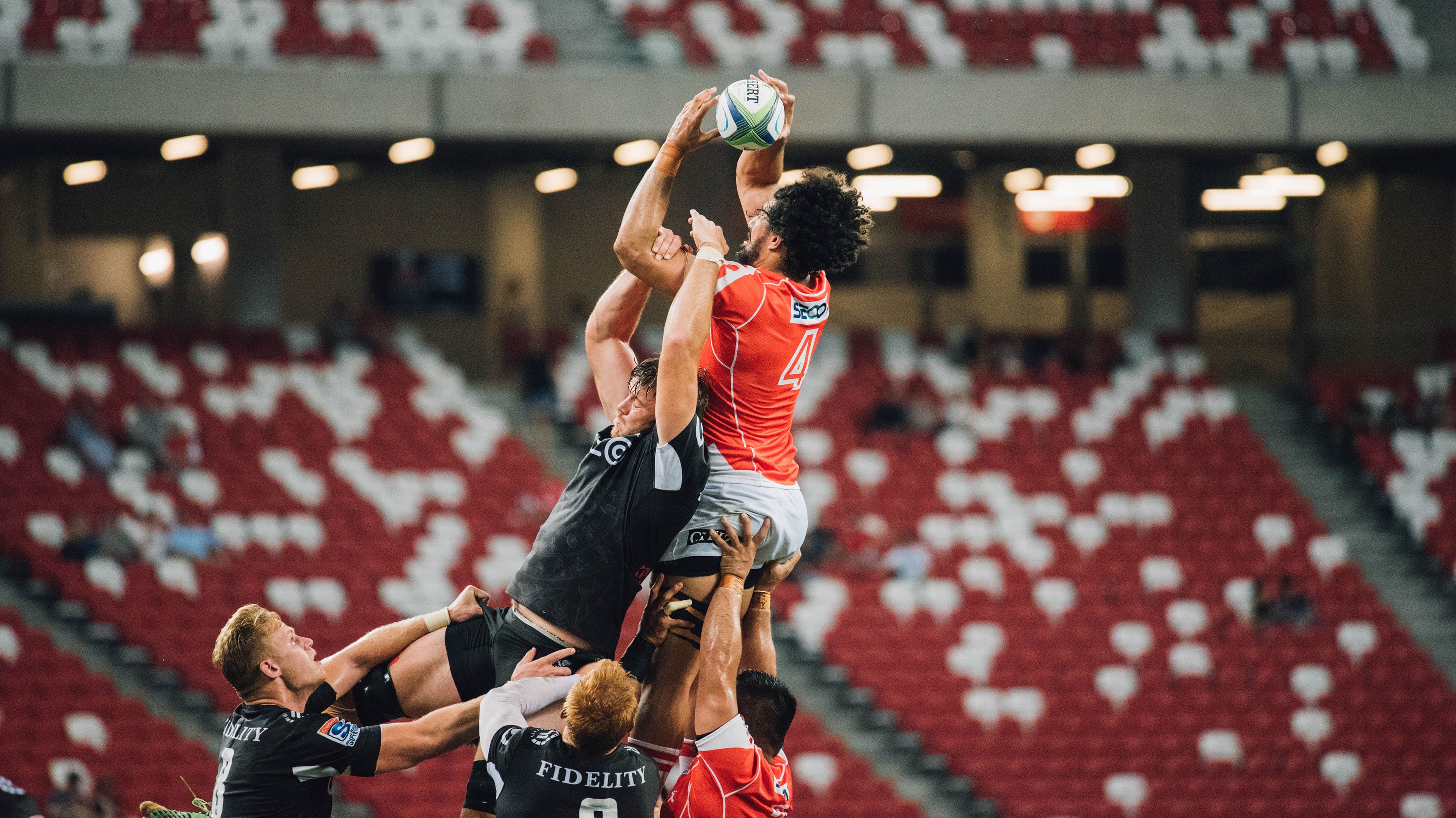 当篮球场变成绿茵场，总决赛的战术博弈与身体风暴